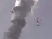 Огромный фейерверк-НЛО улетел в тропосферу