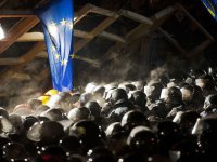 Возле Верховной рады началась драка с милицией