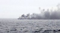 На борту пылающего итальянского парома царит хаос