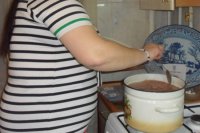 Волонтеры «Борщевой сотни» заработают на сале и субпродуктах