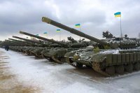 Порошенко вручил воякам муляжи вместо танков