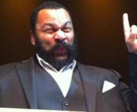 На французского комика завели дело из-за шутки о Charlie Hebdo