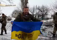 Захарченко позвал Порошенко забрать захваченный флаг украинских «киборгов»