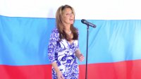 Крымчанка фантастически поет гимн России