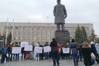 В Славянске вместо борьбы с терроризмом защищали Ленина