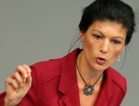 Сара Вагенкнехт полякам, за Освенцим в защиту Путина