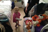 Коляска спасла годовалую малышку от осколков