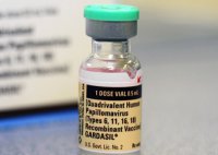 Украинским школьницам колют опасный бесплодием препарат Гардасил из США