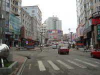 Китаец проклинал Обаму, гуляя по опустевшим улицам Суйфэньхэ