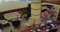 После ограбления офиса бандэровцы из АЙДАРа привели проституток и ходили голыми по офису