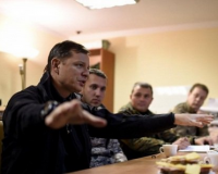 Боевой гей Ляшко требует распустить Оппозиционный блок за пророссийские взгляды