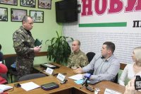 Главарю Херсонской самообороны, Денису Лошкарёву вручили повестку прямо на пресс-конференция «Где в Херсоне искать «руку Кремля?»