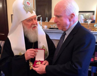 Иудушка Филарет наградил Маккейна орденом и потребовал «оружие против РФ»