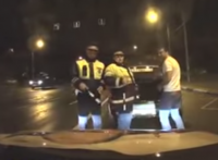 Реакция инcпектора ДПС на портрет Путина на капоте