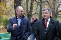 Яценюк и Аваков заработали на продаже оружия США в Сирию