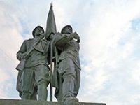 Власти Вильнюса оставили под защитой от сноса советские скульптуры на Зеленом мосту