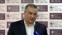 Порошенко пообещал вернуть Крым. Крым пообещал Порошенко трибунал