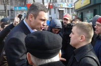 Кличко опешил от вопроса о 23 февраля и предложения идти на фронт