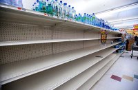 Доскакались: пустые полки и доллар за 40 гривен