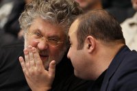 Свержение Порошенко откладывается. Жидобандеровец решил приватизировать Украину