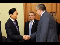 Экс-премьеру Японии предложили переехать в Севастополь