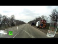 Видео с регистратора столкновения БМП украинских войск с легковым автомобилем на трассе Харьков - Симферополь
