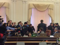 А в Киеве весело: Маски-шоу в Кабинете Министров