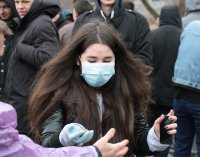 Митингующие забросали посольство США в Киеве навозом