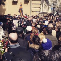 Сотня человек осадила посольство Украины в Москве в память об убитом Бузине