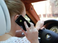 Автомобили Hyundai будут блокировать телефоны в салоне