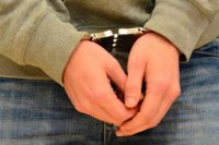 Милиция задержала мужчину, торговавшего оружием возле метро в Киеве