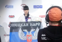 Украинская спортсменка вышла на пьедестал с флагом ДНР