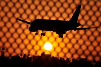 Дебошира, из-за которого пришлось экстренно сажать самолет, оштрафовали на 500 рублей