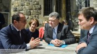 Порошенко выпрашивает у Олланда миротворцев для Донбасса