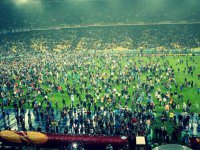 Болельщики «Днепра» разгромили стадион в Киеве