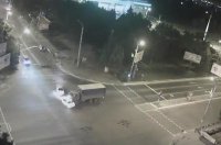 В Мариуполе укрофашист на Камазе протаранил две легковушки