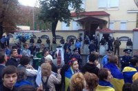 В Харькове молодчики в балаклавах порезали 7 человек