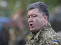 Война на Украине дает Порошенко возможность жить