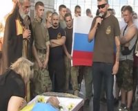 Националиста из «Азова» хоронили под русскую песню и с российским флагом