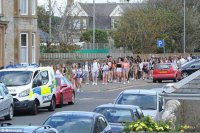 Их нравы. В Шотландии тысячи тинэйджеров устроили секс-оргию с наркотиками на пляже