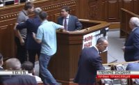 В Верховной Раде Украины из-за "Правого сектора" чуть не подрались депутаты