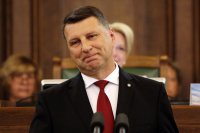 Националисты запретили президенту Латвии говорить на русском языке