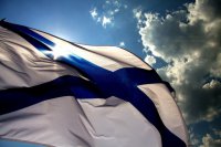 Флаги ВМС России напугали оккупантов Мариуполя