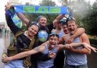 Десантники пообещали не бить геев в День ВДВ