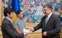 Порошенко торжественно предоставил гражданство Украины Марии Гайдар и Владимиру Федорину