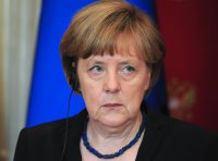 Меркель назвали декоративной собачкой дяди Сэма