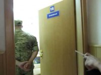 Сотрудники Мелитопольского военкомата безуспешно пытались вручить повестку чиновнику