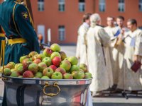 Солдаты Преображенского полка прошли по Москве торжественным маршем
