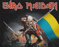 Украинский спецназ на «бандеромобиле» расстрелял флаг Украины