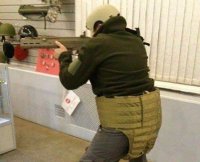 Тягнивсраку на передовой пиарится по своему: каска задом наперёд, бронежилет на жопе